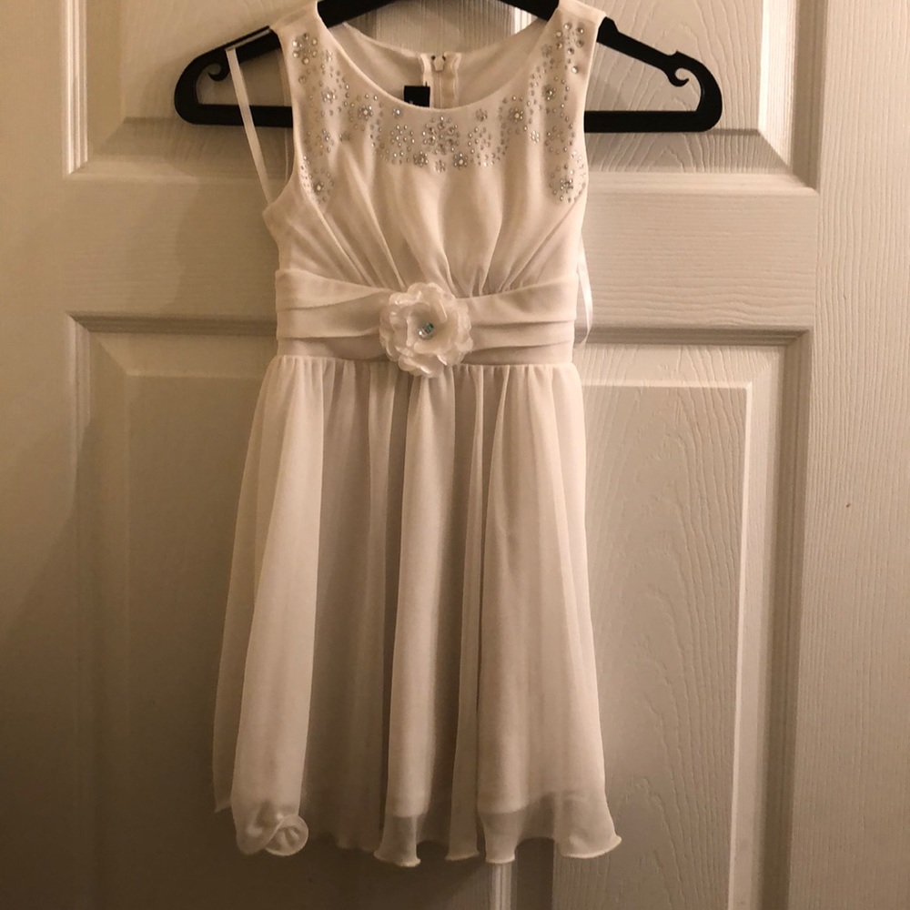 Girls sz 5 beautiful white diamond 💎 accent dress - Picture 2 of 6